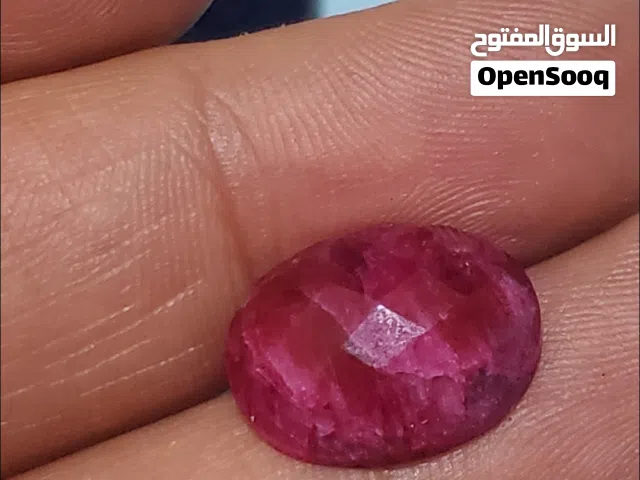 فص ياقوت أفريقي أحمر طبيعي نار تتألق في يديك