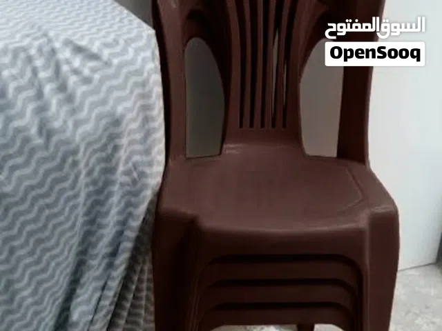 طاوله كبيرة مع 5 كراسي بلاستيك الساحوري