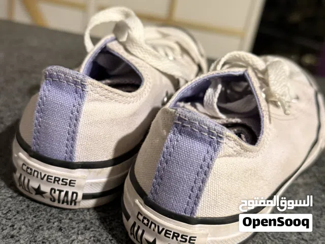 White converse shoes low cut