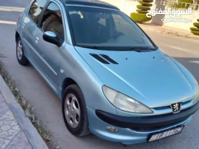 سيارة بيجو 206