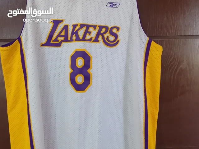 basketball Jersey  استعمال قليل جدا مميزة للاعب  الراحل كوبي براينت  . مقاس كبير  Reebok