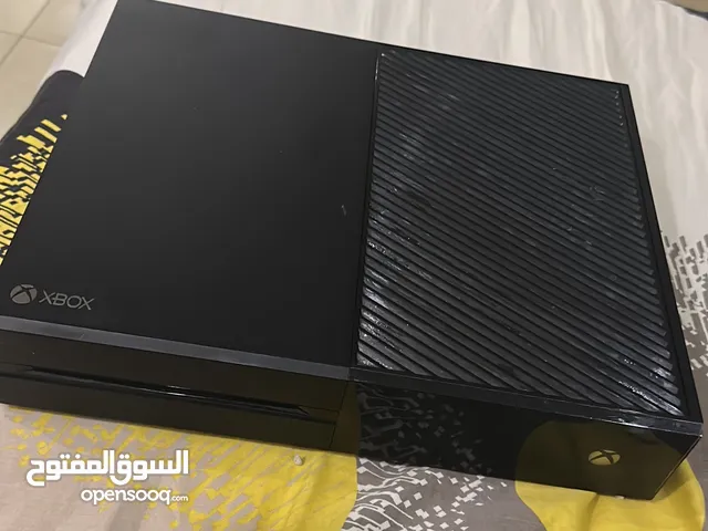 Xbox one good condition has so much games and controller