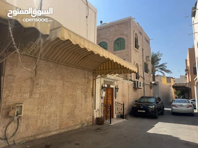 338 m2 More than 6 bedrooms Townhouse for Sale in Muharraq Busaiteen
