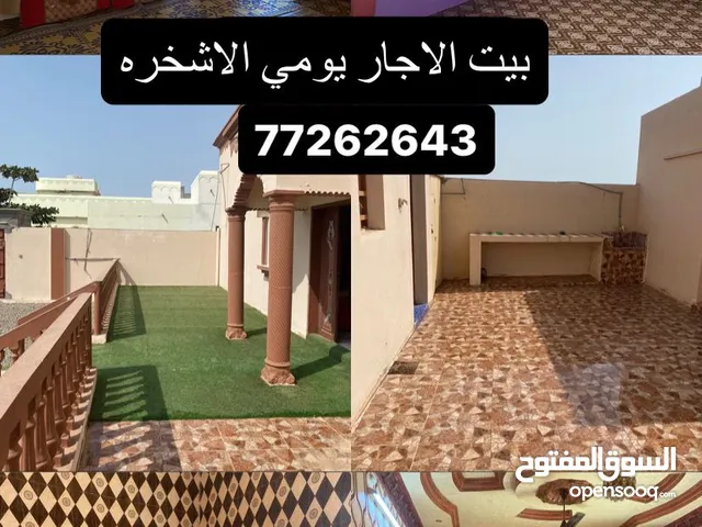 300 m2 2 Bedrooms Townhouse for Rent in Al Sharqiya Ja'alan Bani Bu Ali