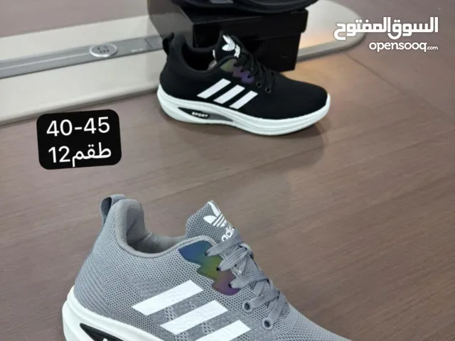 خصم 40% على جميع الأحذية المعروضة