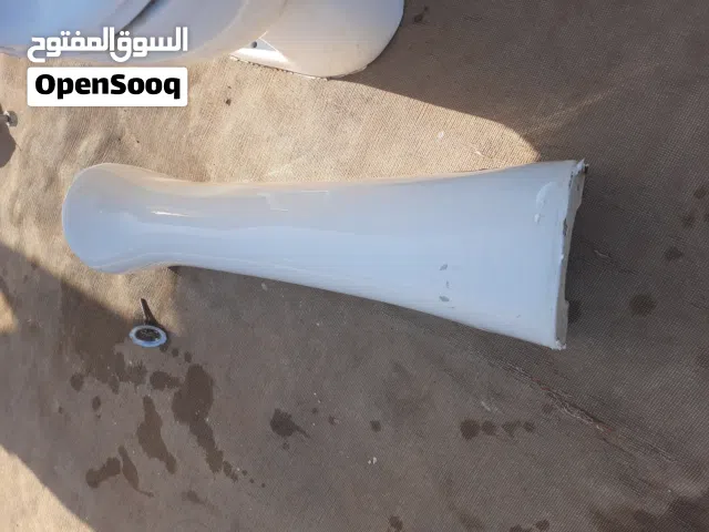 كرسي حمام و مغسلتين