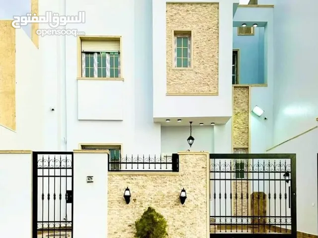 320 m2 3 Bedrooms Townhouse for Sale in Tripoli Ain Zara