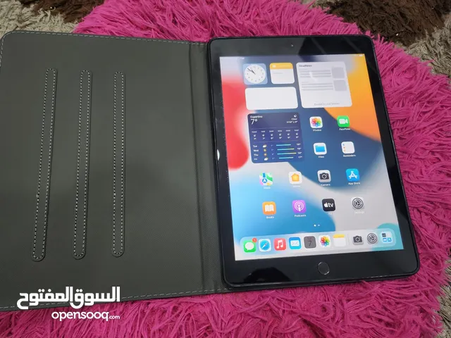 Apple iPad 5 32 GB in Central Governorate