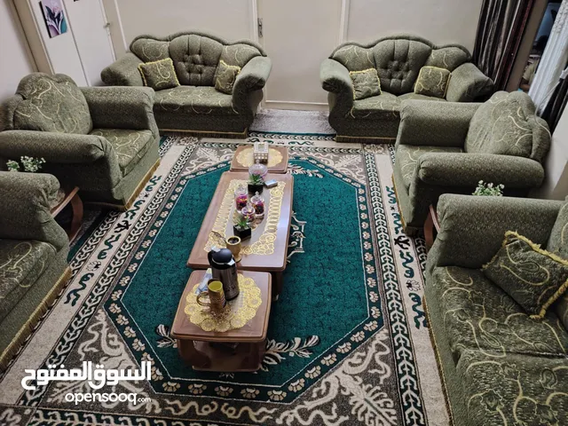 طقمين كنب مع 4 طاولات للبيع الموقع الرمثا