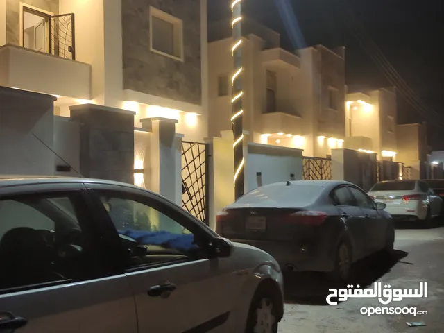 240 m2 3 Bedrooms Townhouse for Sale in Tripoli Ain Zara