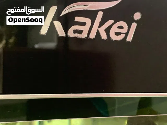 حوض سمك كبير مع طاولة تخزين كبيرة