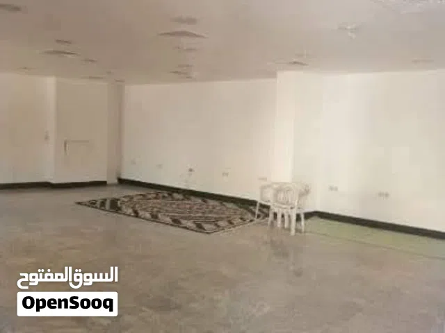 صالة للإيجار في طريق المشتل مع شقة للايجار
