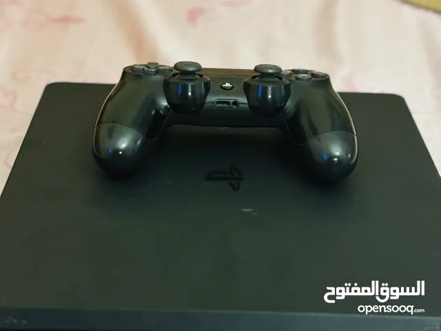 بلايستيشن 4 سلم 500 قيقا أستعمال نظيف ومش مفتوح ويد أصلية بجميع خيوطه