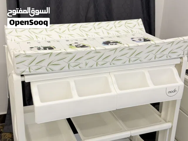 طاولة تغير الحفاظات moon