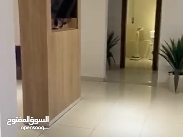 دور كامل في عيادة