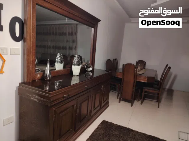 طاولة سفرة 8 كراسي وبوفيه وفضية بحالة الجديد