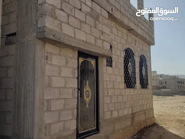 بيت للبيع مسلح هردي قواعد بالوسط مضربه ومرخصه البناء