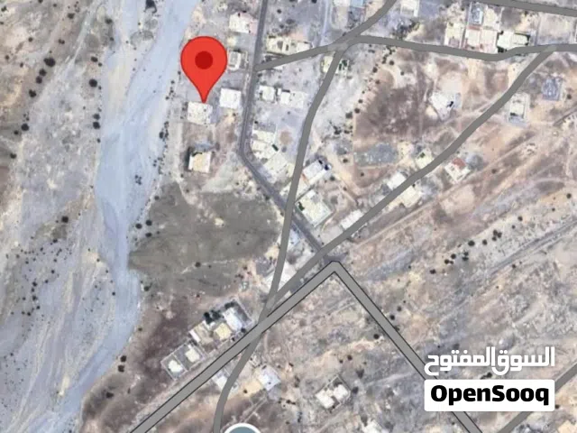 ارض سكنيه في العامرات العلايه ثاني خط من القار وسط البيوت