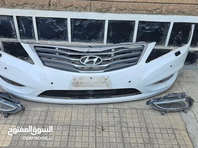 صدام مع كشافات ضباب وشبك هونداي ازيرا لون ابيض  2012/2013/2014/2011 وكاااله الموقع صنعاء