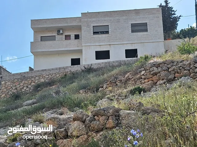 بيت سوبر ديلوكس مستقل للبيع اربع واجهات حجر عمر البناء 3 سنوات اطلاله بانوراميه جميله جدا