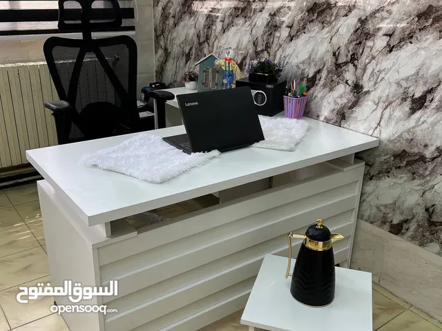 مكتب 140*70 مع جانبيه 80*40 وطاولة وسط تفصيل خشب مستورد بسعر المصنع
