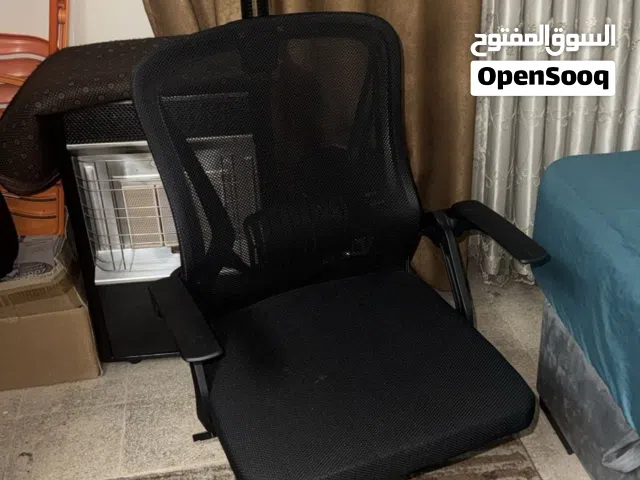 كرسي مكتب شبه جديد