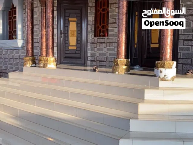منزل جاهز للبيع طابق واحد مسلح مكون من 4 غرف + غرفتين خارجيات و 5 دورات مياه ومطبخ ومستودع