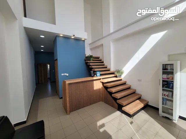 مجمع طبي(اسنان وطب عام) (خلو) للبيع المستعجل