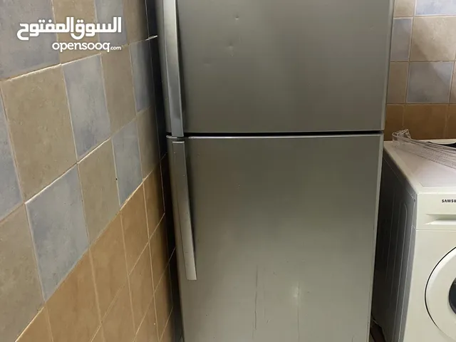ثلاجه للبيع بحاله ممتازه