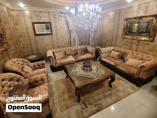 طقم مجلس ضيوف فاخر مع الطاولات للبيع