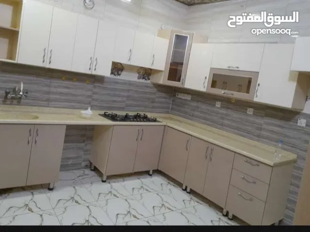 شقة سكنية حديثة مؤثثة جزئيا للايجار في مناوي لجم