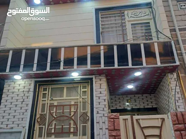 بيت للبيع شارع الحولي مقابيل مستشفى الكفيل إذا سامع بحي النواب بالضبط الفرع مقابيل هلّي للمخابز