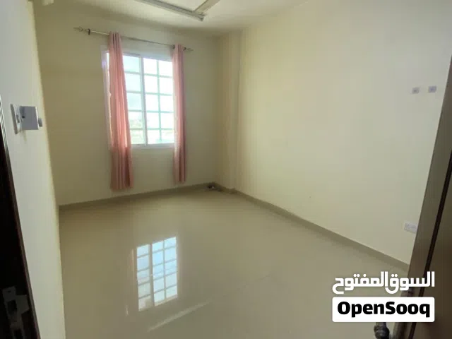 للإيجار شقة بالحيل الجنوبية