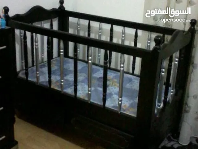 تخت بيبي + فرشة + مسلتزمات بيبي واطفال