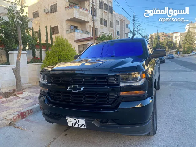 للبيع بسبب السفر بسعر  حرق black edition مميز وقوي جدا شيفر سلفرادو 2016، 7 جيد 5300cc v8