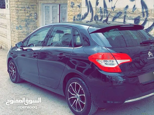 سيارة شبابيك مرتبة