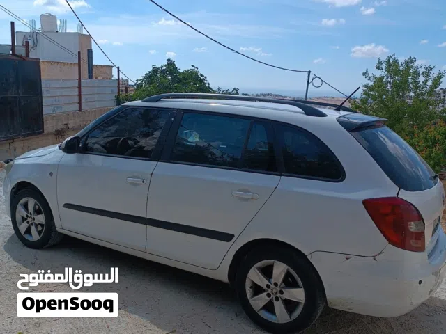 2012 سكودا فابيا Standard