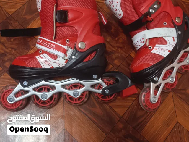 حذاء بعجلات رياضي شبه جديد