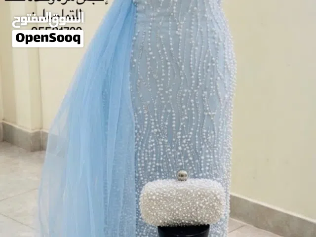 فستان سهرة أنيق ، تفصيل ملبوس مرة وحدة فقط