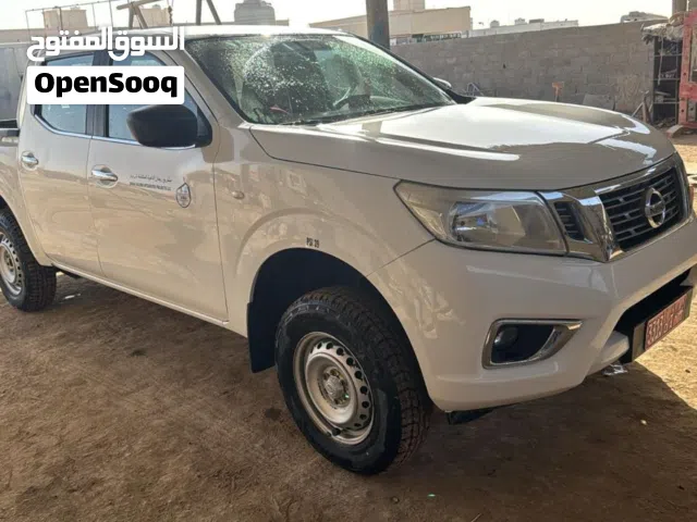 2021 نيسان نافارا Standard