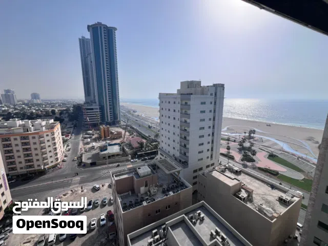 غرفه وصاله اول ساكن كورنيش عجمان  . غرفه ماستر .باركن مجاني . عاز مركزي . مطبخ امريكي . مساحه ممتازه