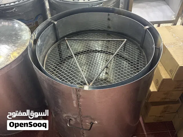 برميل مندي مصنوع من حديد زنك ابيض سهل التنقل و خفيف الوزن و عملي مخصصاً لتحضير المندي