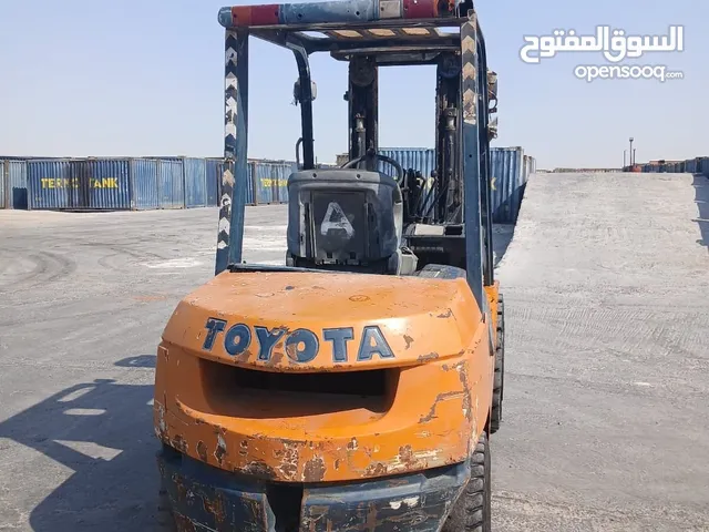 TOYOTA FORKLIFT 3 tons capacity (2003) in good condition and Reasonable Price.