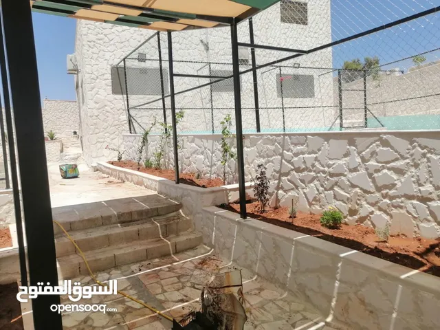 4 Bedrooms Farms for Sale in Mafraq Ain wa Al-Ma'mariyyeh