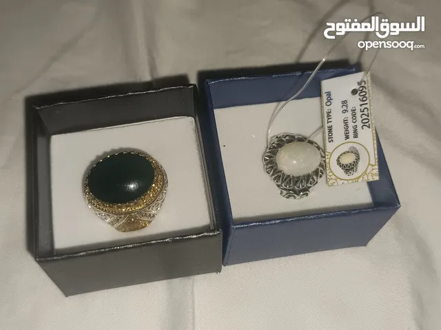 خواتم رجالية بتصاميم فاخرة و أحجار كريمة نادرة و أحدهم بشهادة منشأ بجودة عالية جداً