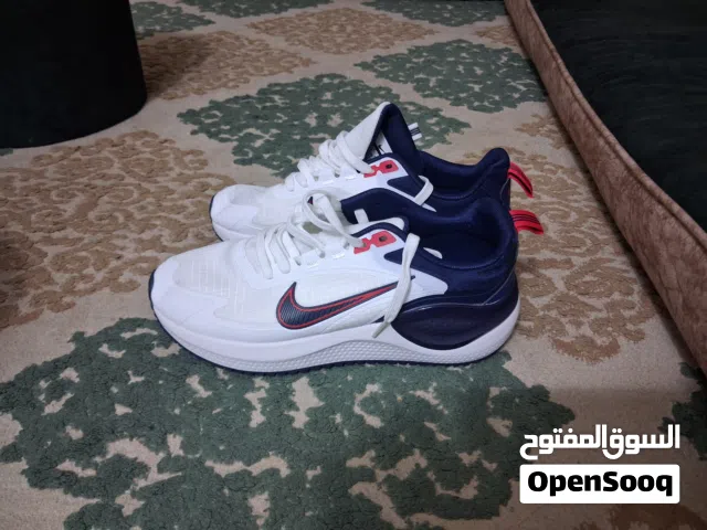 أحذية رياضية