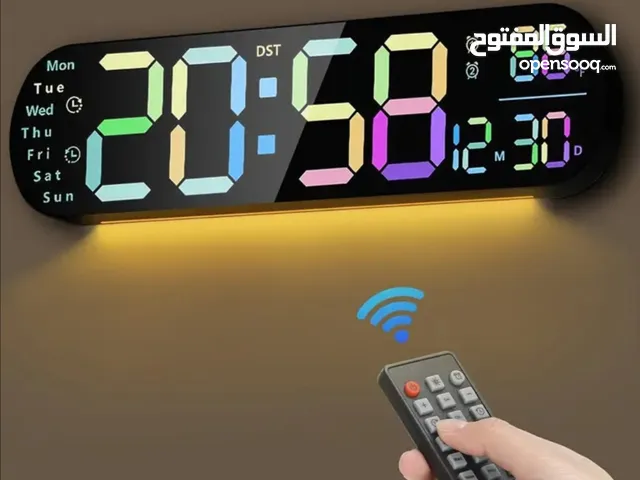 ساعات حائط ديجتال مع تحكم و إضاءة LED بالألوان