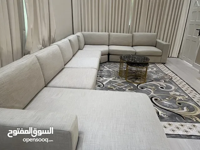 كنب من هوم سنتر بحالة جدا جيدة