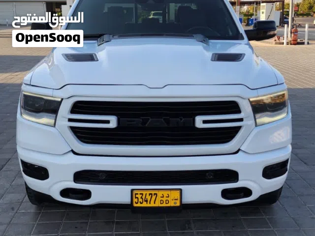 دوج رام لارامي موديل2024 بلاك ادشن سبورت ابيض داخل اسود حادث خفيف جدا.