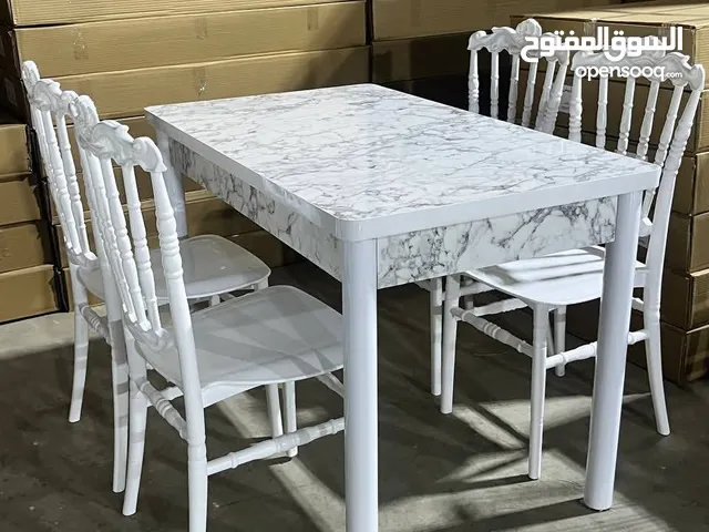 ميز طعام خشب متوفر مع 4 كراسي و مع 6 كراسي بعدت الوان تناسب جميع الاذواق و الديكورات